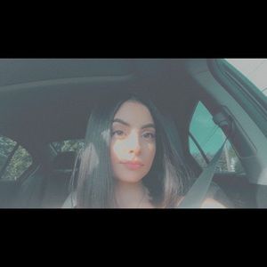 Meet your Posher, Yanira